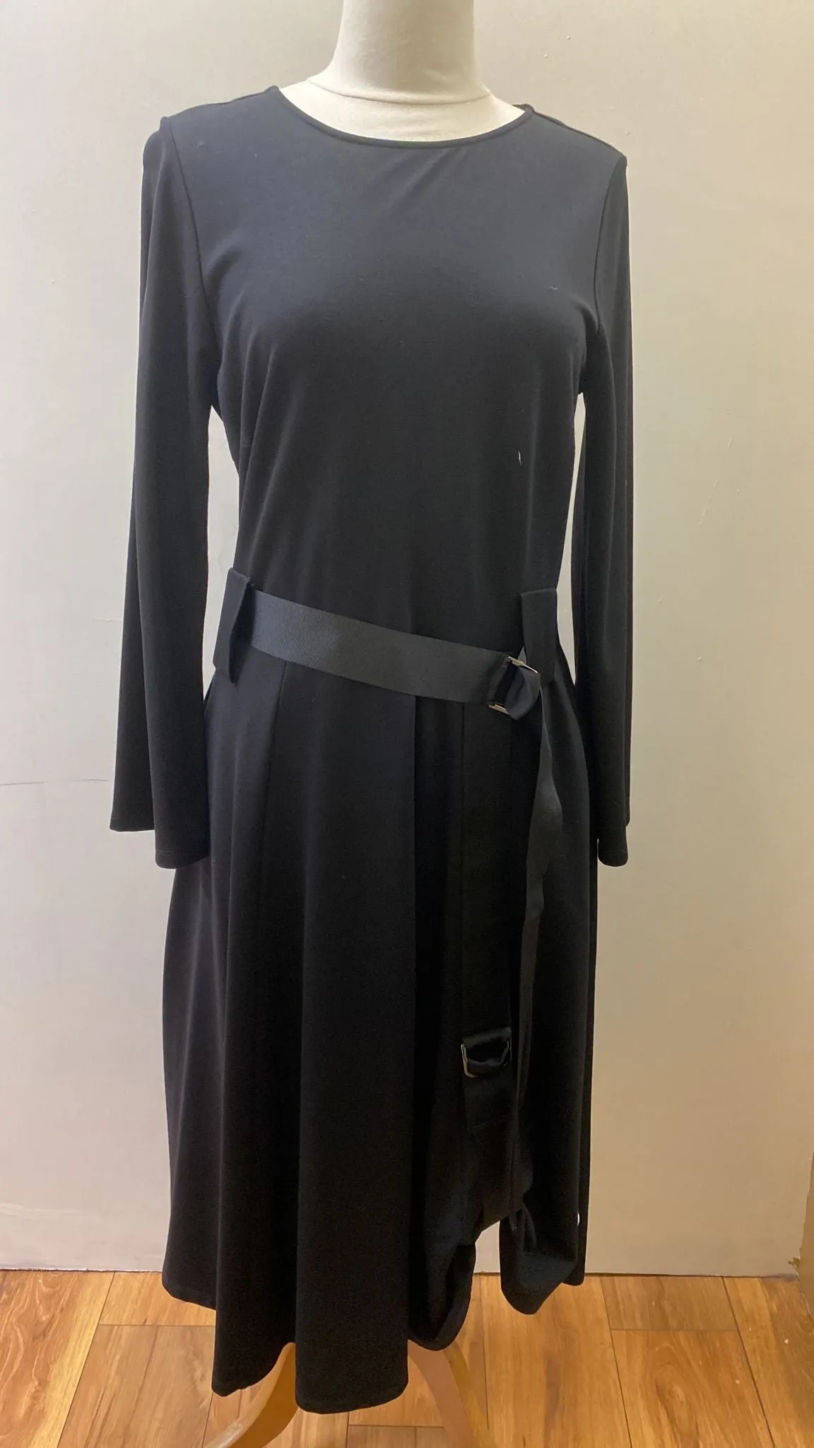 216 Naya midi dress with belt