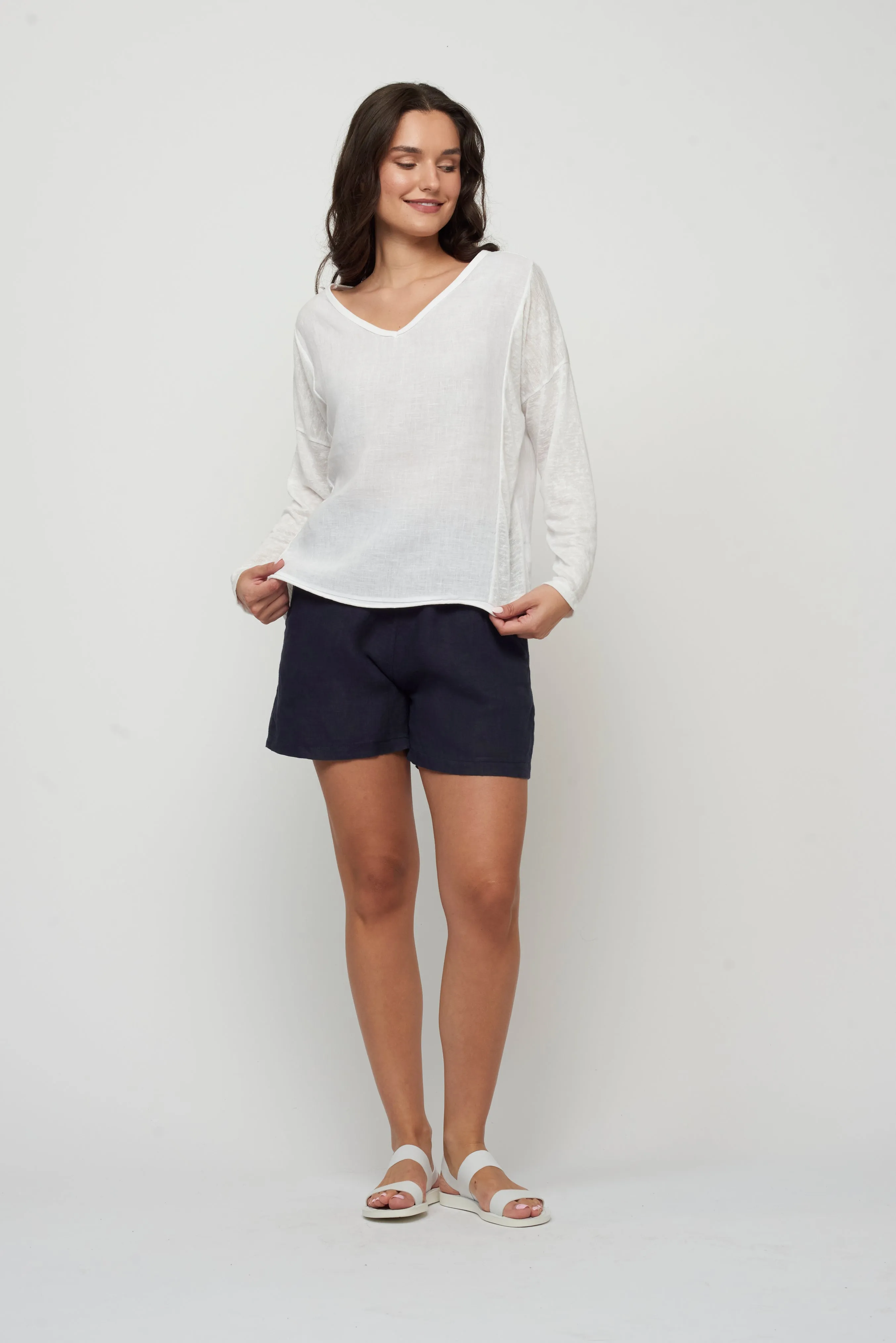 LOOSE LINEN SHORTS